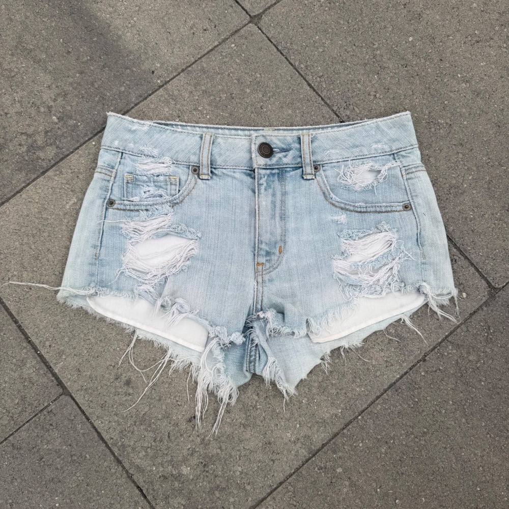 American Eagle Distressed Denim Shorts Light Wash Frayed Hem Size 2